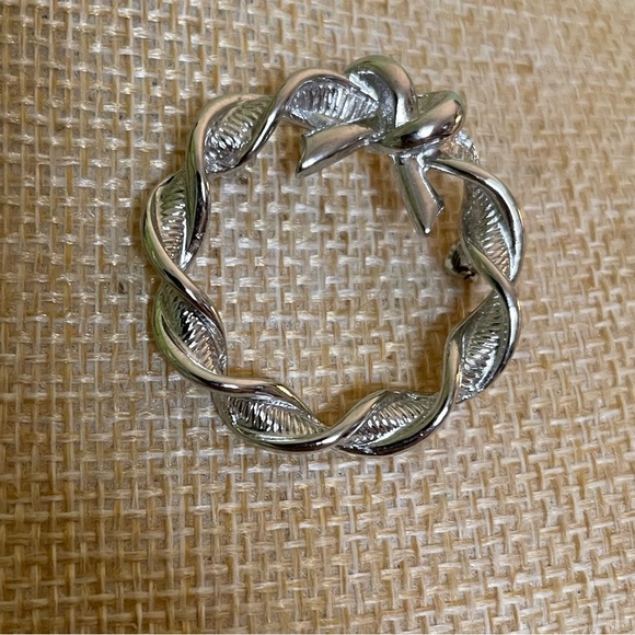 Elegant Silver and Gold Bracelet and silver bow brooch - Picture 5 of 9